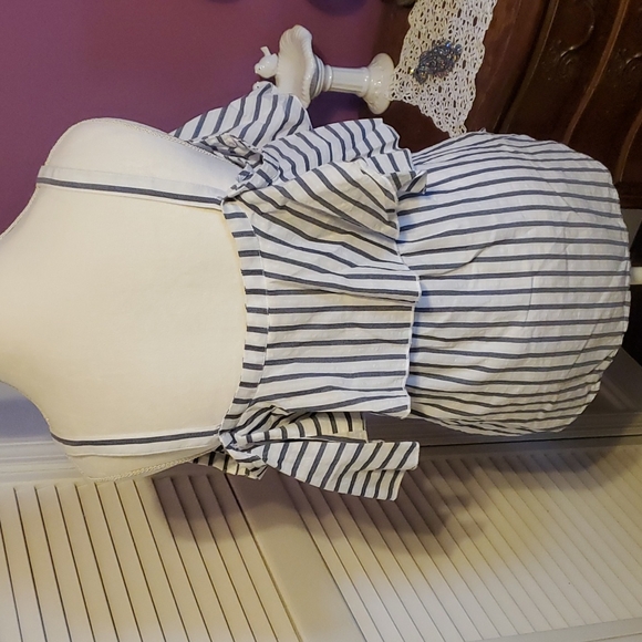 Ruffle Button down top - Picture 5 of 8